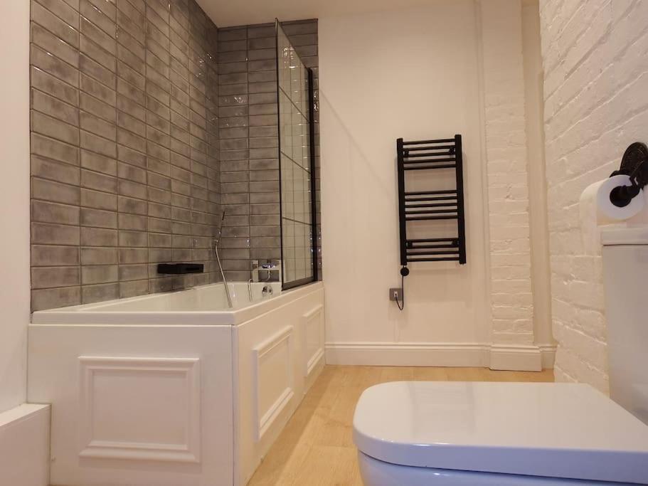 Newly Renovated Stunning Warehouse Apartment Bornemouth Extérieur photo
