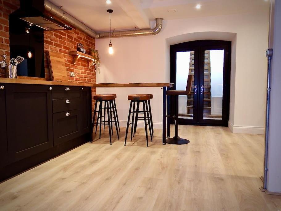 Newly Renovated Stunning Warehouse Apartment Bornemouth Extérieur photo
