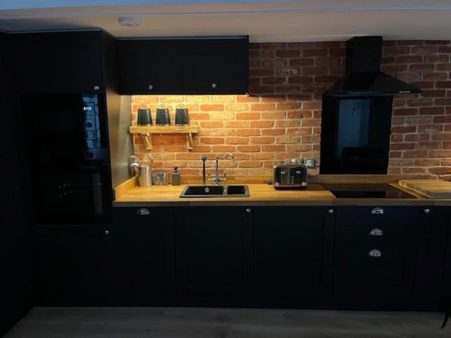 Newly Renovated Stunning Warehouse Apartment Bornemouth Extérieur photo
