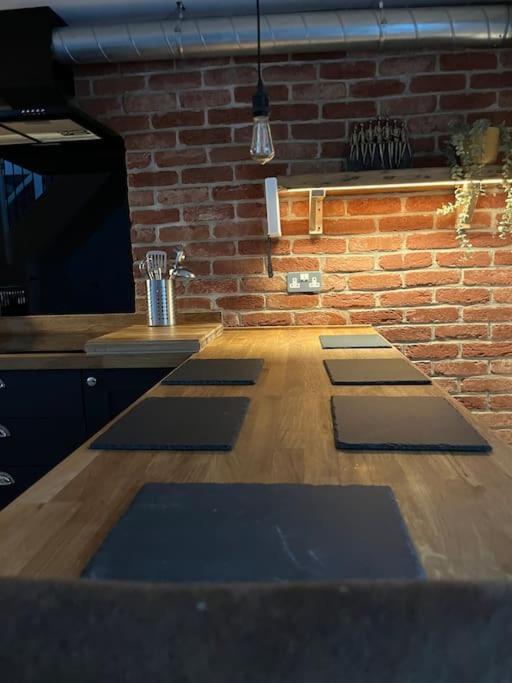 Newly Renovated Stunning Warehouse Apartment Bornemouth Extérieur photo