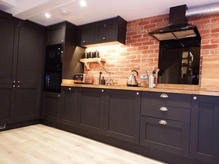Newly Renovated Stunning Warehouse Apartment Bornemouth Extérieur photo