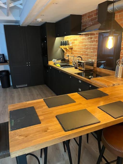 Newly Renovated Stunning Warehouse Apartment Bornemouth Extérieur photo