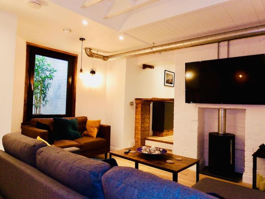 Newly Renovated Stunning Warehouse Apartment Bornemouth Extérieur photo