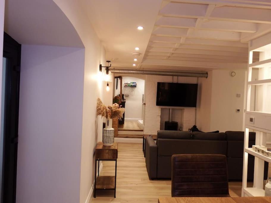 Newly Renovated Stunning Warehouse Apartment Bornemouth Extérieur photo
